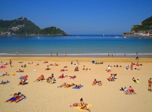 File:San Sebastian Playa de la Concha - panoramio.jpg - Wikimedia Commons