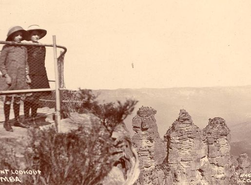 File:SLNSW 796424 Echo Point Lookout Katoomba.jpg - Wikimedia Commons