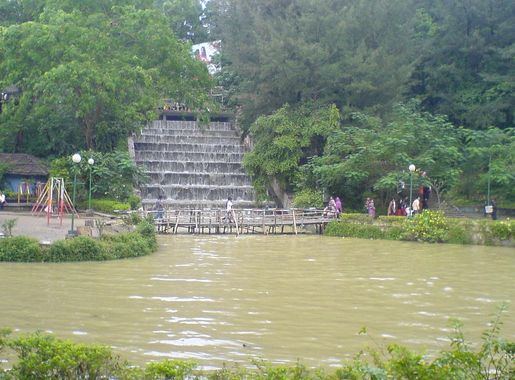 File:Foy's Lake Chittagong.JPG - Wikipedia