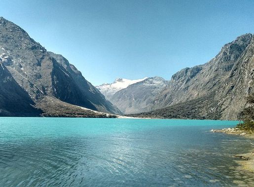 File:Laguna Llanganuco.jpg - Wikimedia Commons