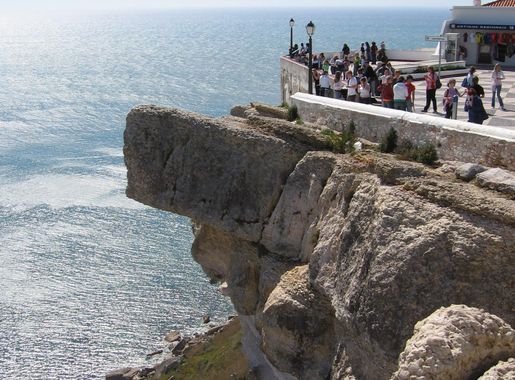 File:Sitio cliff at Nazare Portugal.JPG - Wikimedia Commons