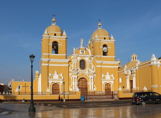 File:Cathedral of Trujillo, Peru 02.jpg - Wikipedia