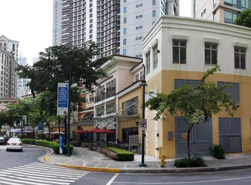 File:Burgos Circle in Bonifacio Global City.jpg - Wikipedia