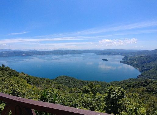 File:Lago de Ilopango.jpg - Wikimedia Commons