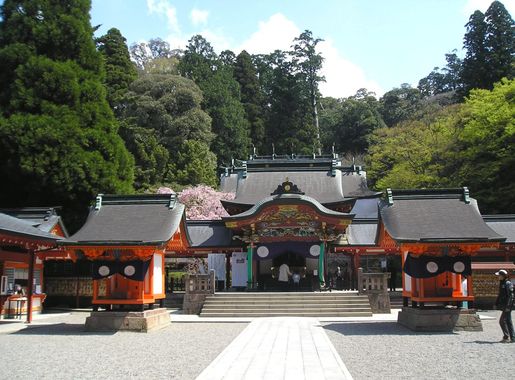 File:Kirishimashrine.jpg - Wikimedia Commons