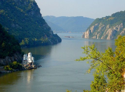 File:Danube near Iron Gate 2006 3.JPG - Wikimedia Commons