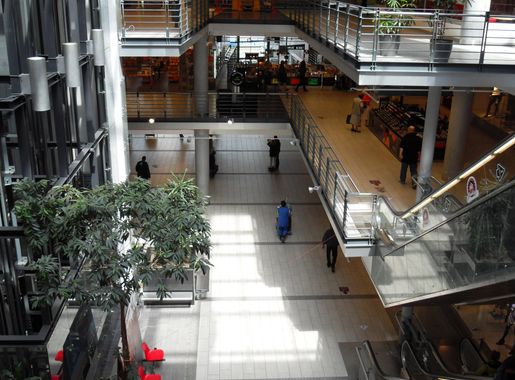 File:Gdańsk Centrum Handlowe Manhattan.jpg - Wikimedia Commons