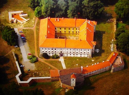 File:Stari grad Zrinskih, Čakovec - pogled iz zraka.JPG - Wikipedia