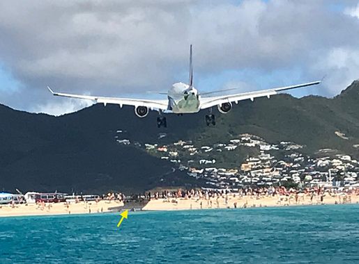 File:20190210 Maho Beach jet final approach.jpg - Wikimedia Commons