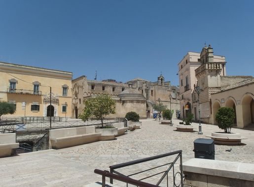 File:Matera, Piazza Vittorio Veneto.jpg - Wikimedia Commons