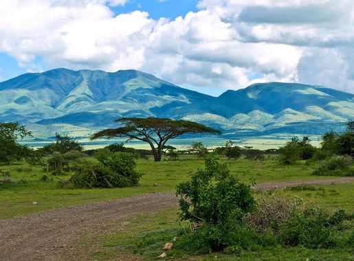 File:Mountains of the Serengeti.jpg - Wikimedia Commons