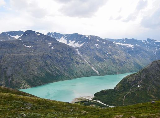 File:Besseggen Ridge, Norway (14679883547).jpg - Wikimedia Commons