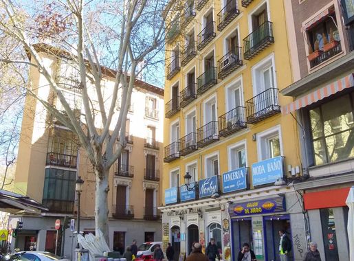 File:Madrid - Plaza de la Cebada 1.jpg - Wikimedia Commons