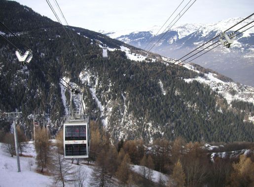 File:The Vanoise Express linking La Plagne & Vallandry Les Arcs  (8578691618).jpg - Wikimedia Commons