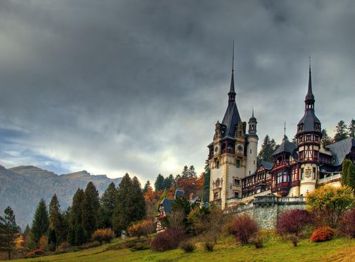 File:Castelul Peles, Sinaia - Vedere panoramica.jpg - Wikimedia Commons