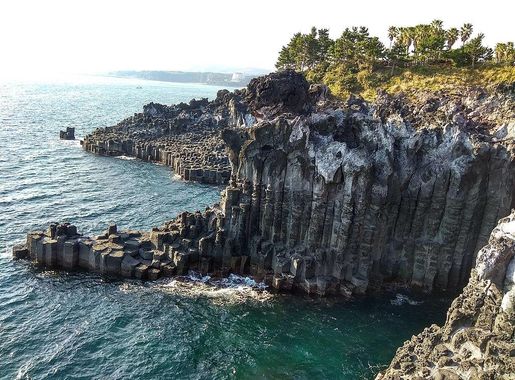 File:제주 중문대포해안주상절리대 (Jeju Jungmun Daepo Jusangjeolli Cliff).jpg - Wikimedia  Commons