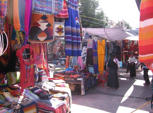 Archivo:Otavalo market.JPG - Wikipedia, la enciclopedia libre