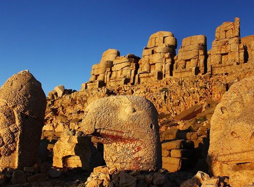 File:Nemrud2.jpg - Wikimedia Commons