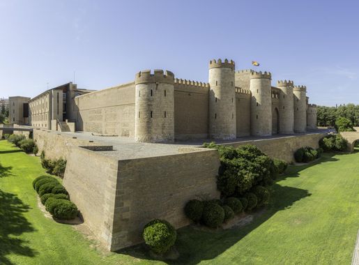 File:Aljafería Palace.jpg - Wikipedia
