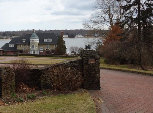 File:Estate and house in NJ near Red Bank NJ.JPG - Wikimedia Commons
