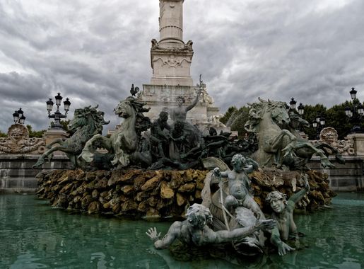File:Monument aux Girondins - Fontaine (detail).jpg - Wikimedia Commons