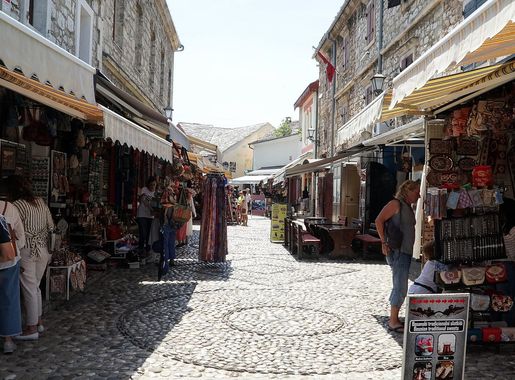 File:Kujundžiluk Street in Mostar.jpg - Wikimedia Commons