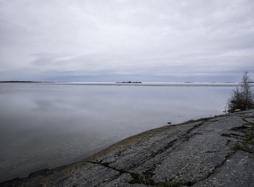 Landscape on cloudy day overlooking Great Slave Lake near Dettah image -  Free stock photo - Public Domain photo - CC0 Images