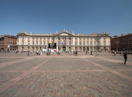 Fichier:Place du capitole Toulouse FRA 001.jpg — Wikipédia