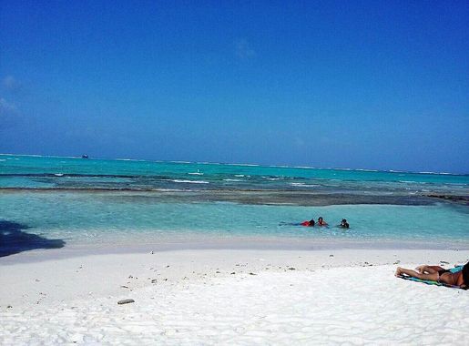 File:Isla acuario. San Andres Islas Colombia.JPG - Wikimedia Commons