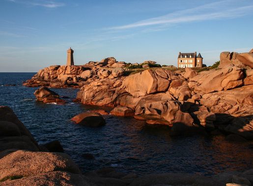 File:Côte de granite rose à Ploumanac'h (phare de Ploumanac'h).JPG -  Wikimedia Commons