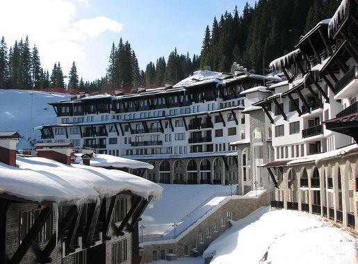 File:Комплекс “Гранд Манастира” е разположен в местността “Караманджа” -  panoramio.jpg - Wikimedia Commons