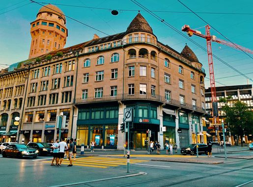 File:Union Bank of Switzerland (UBS AG) branch ATM at Bahnhofstrasse 72,  Zürich (Ank Kumar, Infosys Limited) 04.jpg - Wikimedia Commons