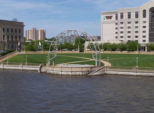 File:Simon Estes Amphitheater.JPG - Wikimedia Commons