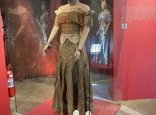 Ficheiro:Traje original criado por Carmen Miranda.jpg – Wikipédia, a  enciclopédia livre