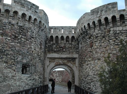 File:Zindan gate, Kalemegdan Park (Serbia).jpg - Wikimedia Commons