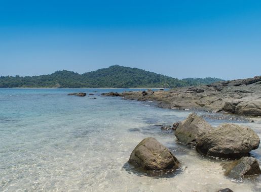 File:Kristallklares Wasser Coiba Panama (152311725).jpeg - Wikimedia Commons
