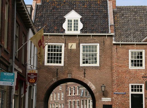 Bestand:Buren - Voorstraat - Huizerpoort.JPG - Wikipedia