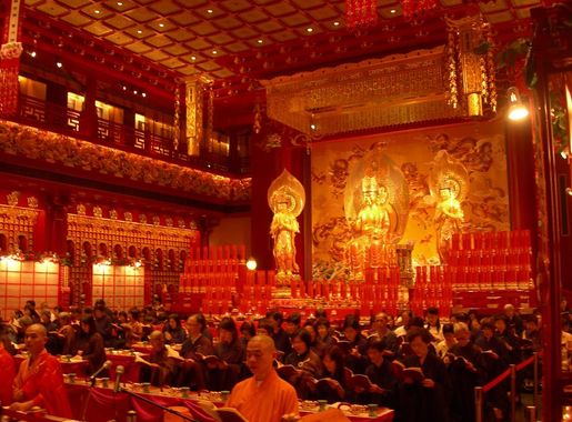 File:Buddha Tooth Relic Temple and Museum Inside.JPG - Wikipedia