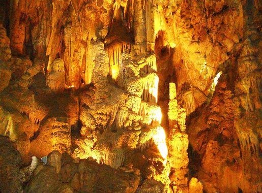 File:Resavska pecina 2.jpg - Wikimedia Commons