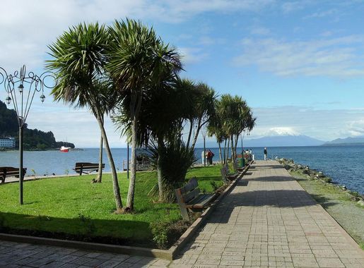File:Lago Llanquihue - Puerto Varas - panoramio.jpg - Wikimedia Commons