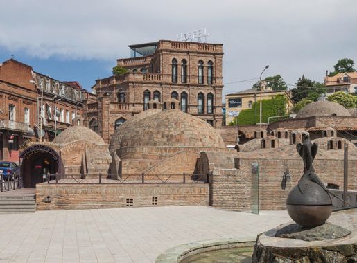 File:2014 Tbilisi, Łaźnie siarkowe w Abanotubani (21).jpg - Wikimedia  Commons