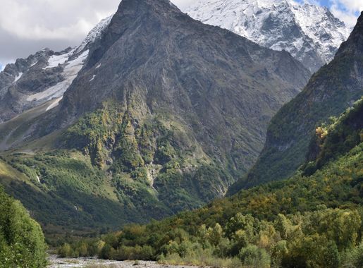 File:Perspective of the Dombay-Ulgen gorge in the south-eastern  direction.jpg - Wikimedia Commons
