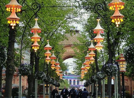File:Lights - Tivoli Gardens (Copenhagen) - DSC08397.JPG - Wikimedia Commons
