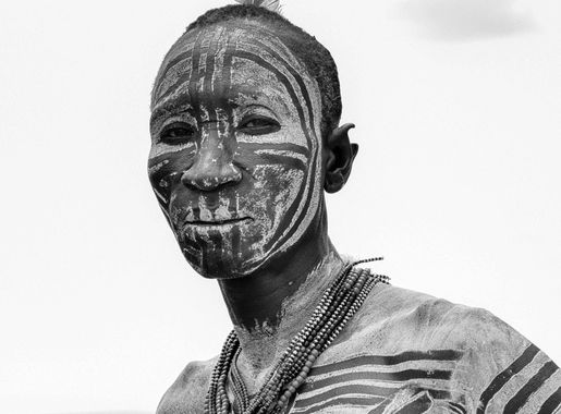 File:Warrior, Karo Tribe, Ethiopia (21901248272).jpg - Wikimedia Commons