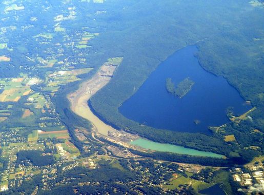 File:Aerial view of Tilcon Connecticut quarry and Lake Gaillard, July  2019.JPG - Wikimedia Commons