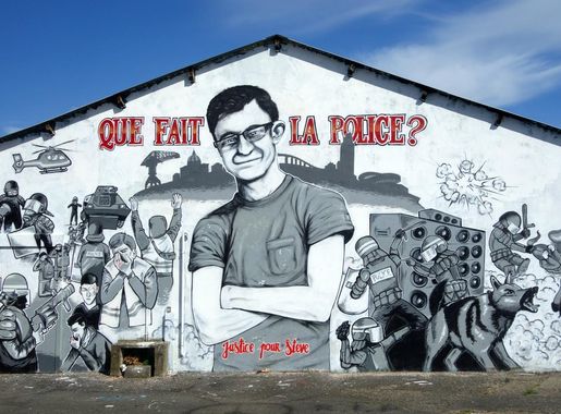 Fichier:La fresque en hommage à Steve Maia Caniço sur le quai Wilson à  Nantes - Août 2019.jpg — Wikipédia