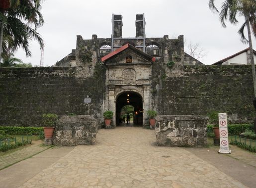 File:Fort San Pedro - main entrance.jpg - Wikimedia Commons