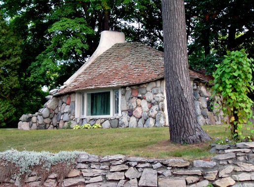 File:Charlevoix - Mushroom House (1332872112).jpg - Wikimedia Commons
