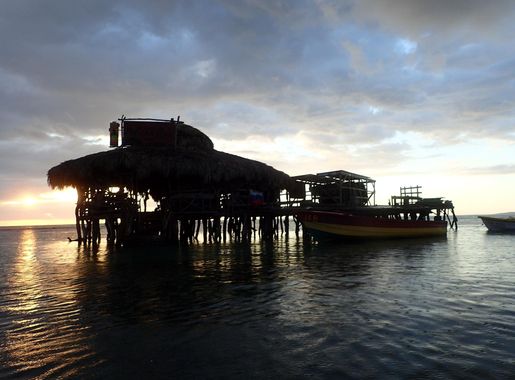 File:Floyd's Pelican Bar.jpg - Wikimedia Commons