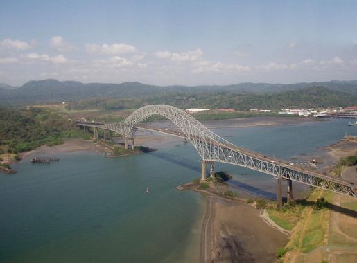 File:Aerial view of the bridge crossing the entrance to the canal.jpg -  Wikimedia Commons